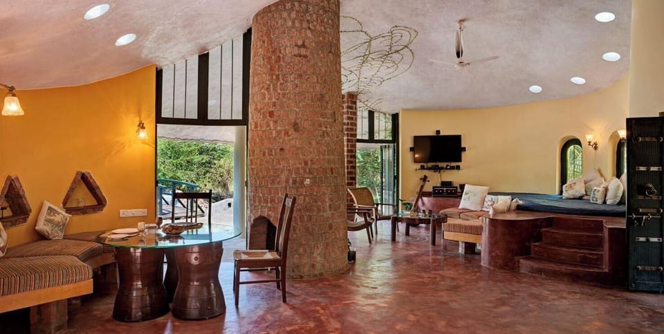 Bungalow, Courtyard View | Iron/ironing board