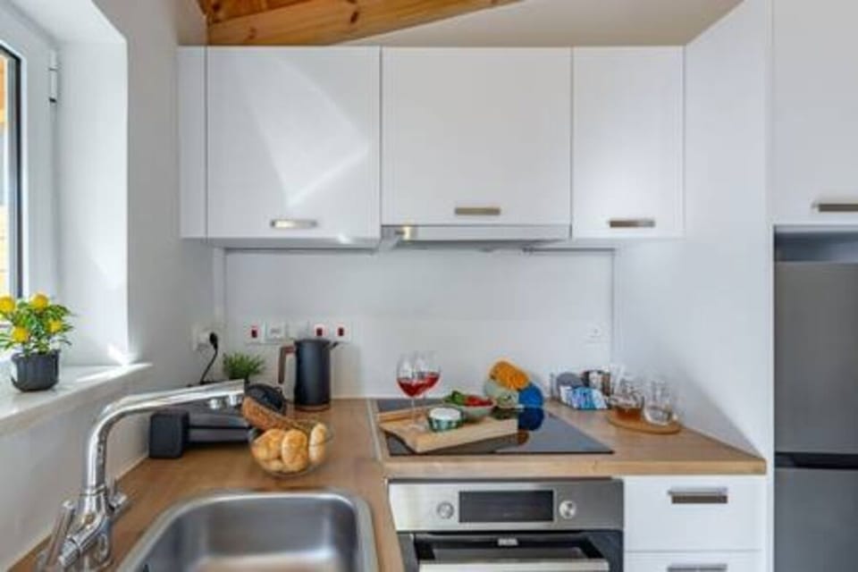 Kitchen or kitchenette, Kitchen