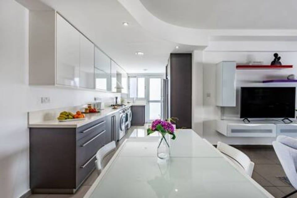 Kitchen or kitchenette, Kitchen, Washing machine
