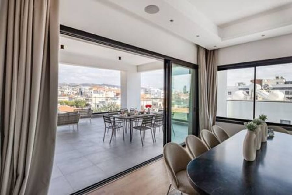Balcony, Living room, Dining room