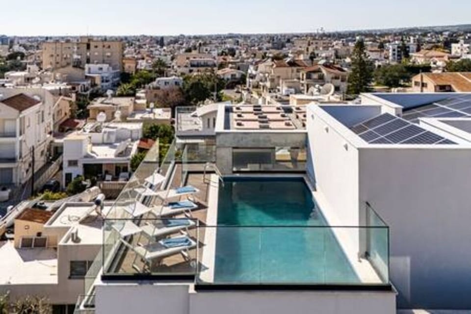 Swimming pool, Neighbourhood