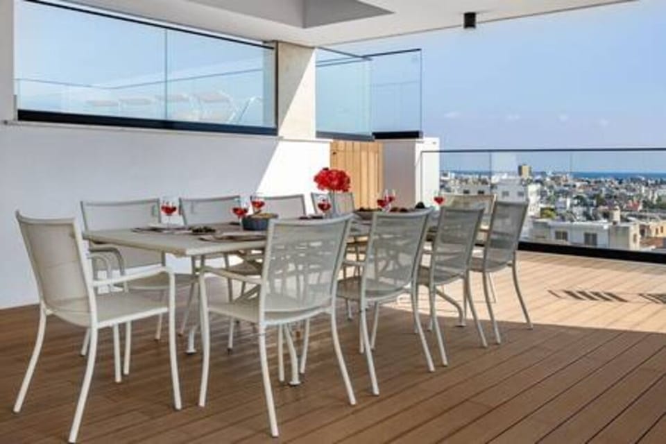 Dining room, Balcony