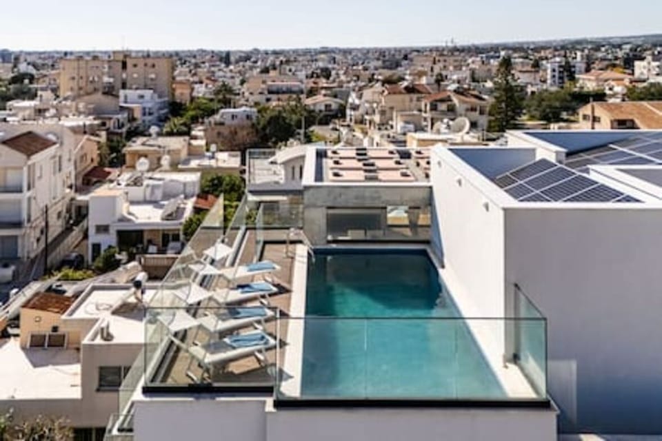 Swimming pool, Neighbourhood