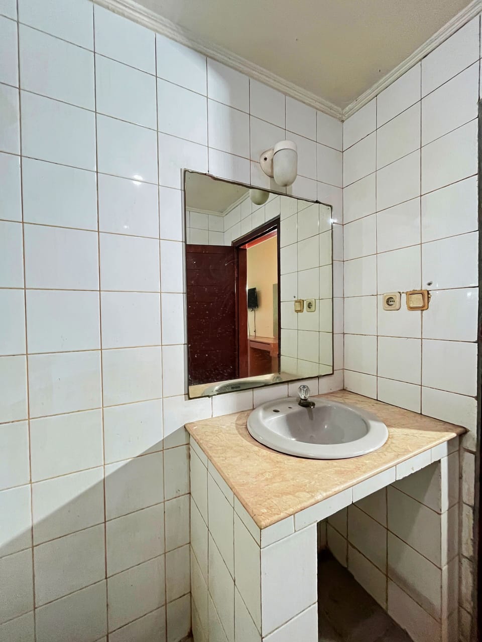 Family Room | Bathroom | Shower, towels, soap, toilet paper