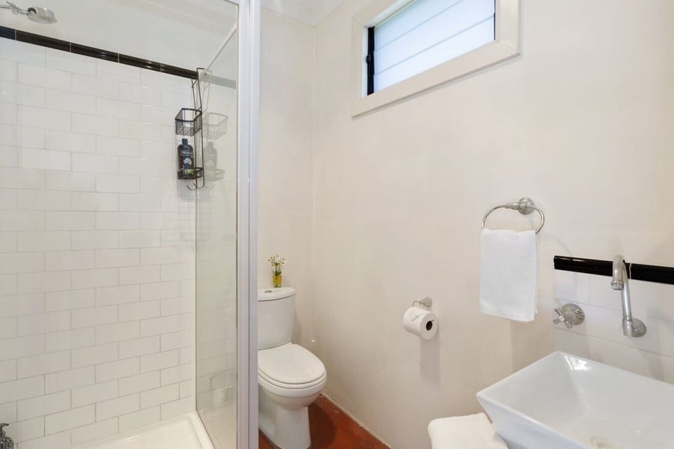 bathroom walkin shower