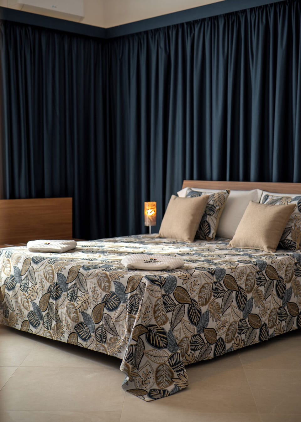 Luxury Double Room | In-room safe, desk, laptop workspace, blackout drapes