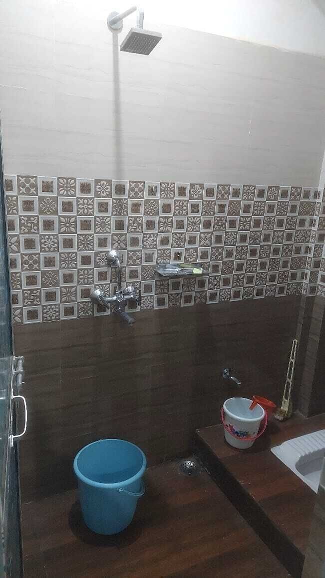 Shower, free toiletries, towels