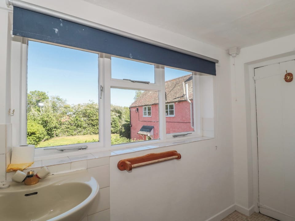 Walk Farmhouse Cottage in Stroud District