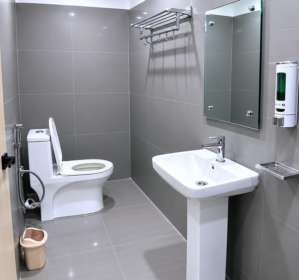 Shower, towels, soap, shampoo