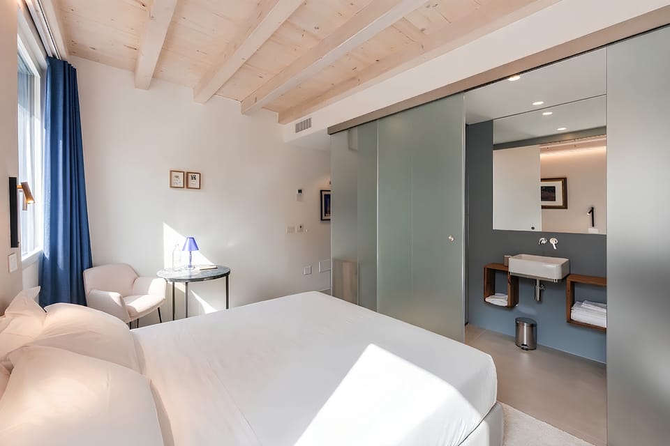 Deluxe Double Room 2 | Free WiFi