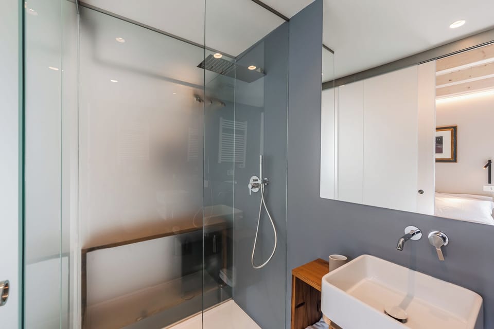Deluxe Double Room 2 | Bathroom | Shower, hair dryer, towels, soap