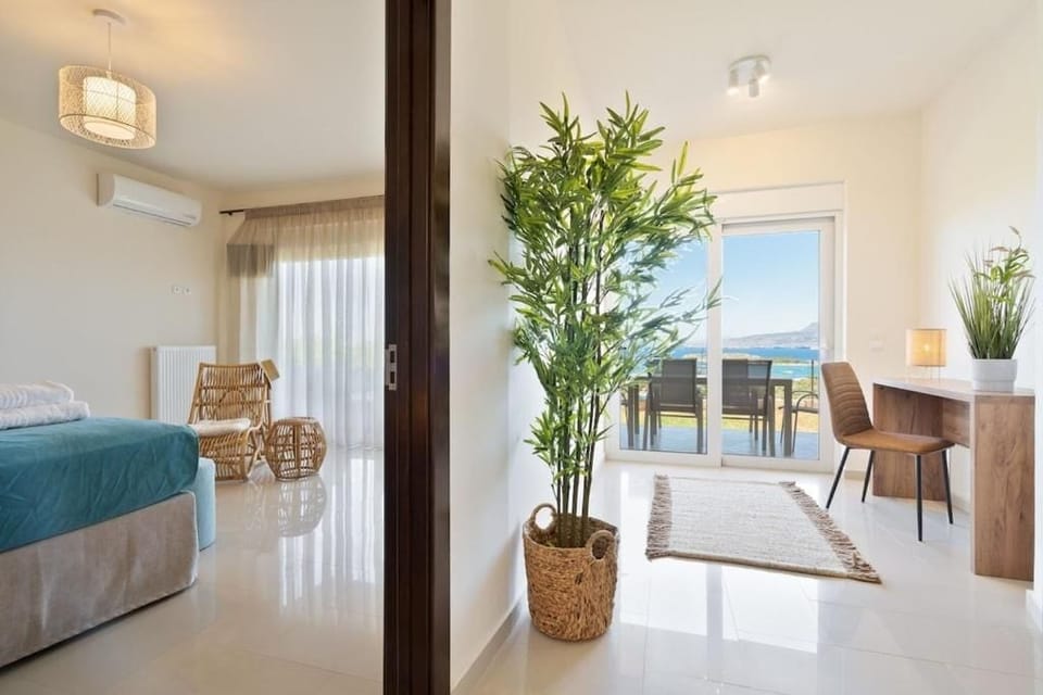 Luxury Villa, Mountain View | Living area
