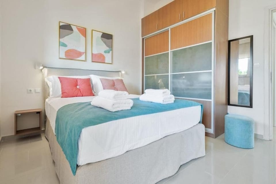 Luxury Villa, Mountain View | In-room safe, iron/ironing board, free WiFi, bed sheets