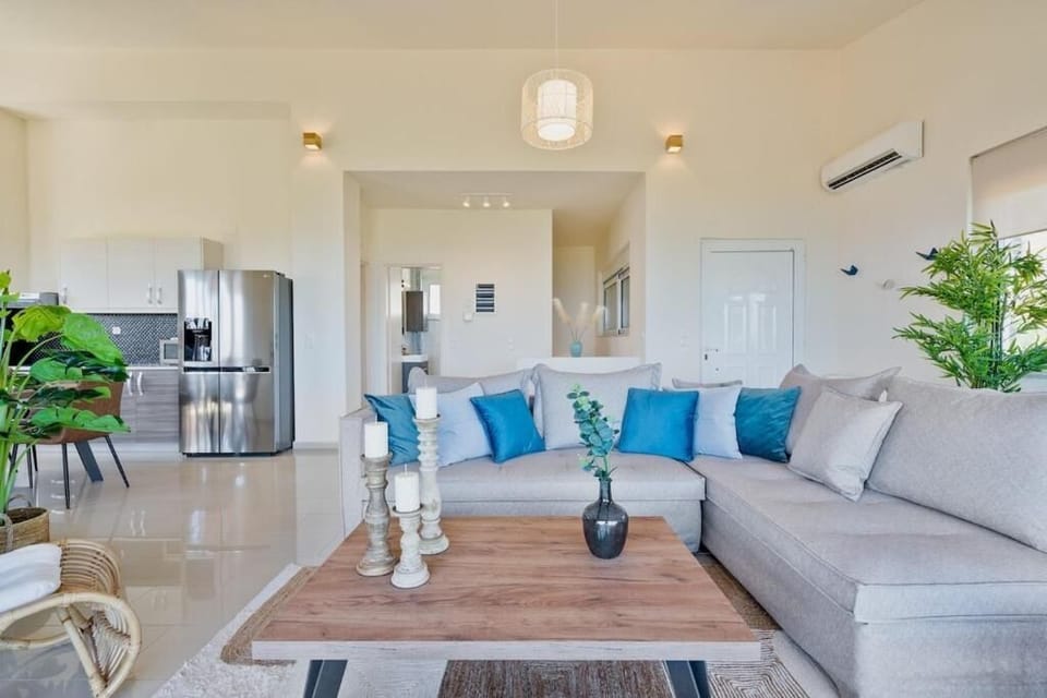 Luxury Villa, Mountain View | Living area