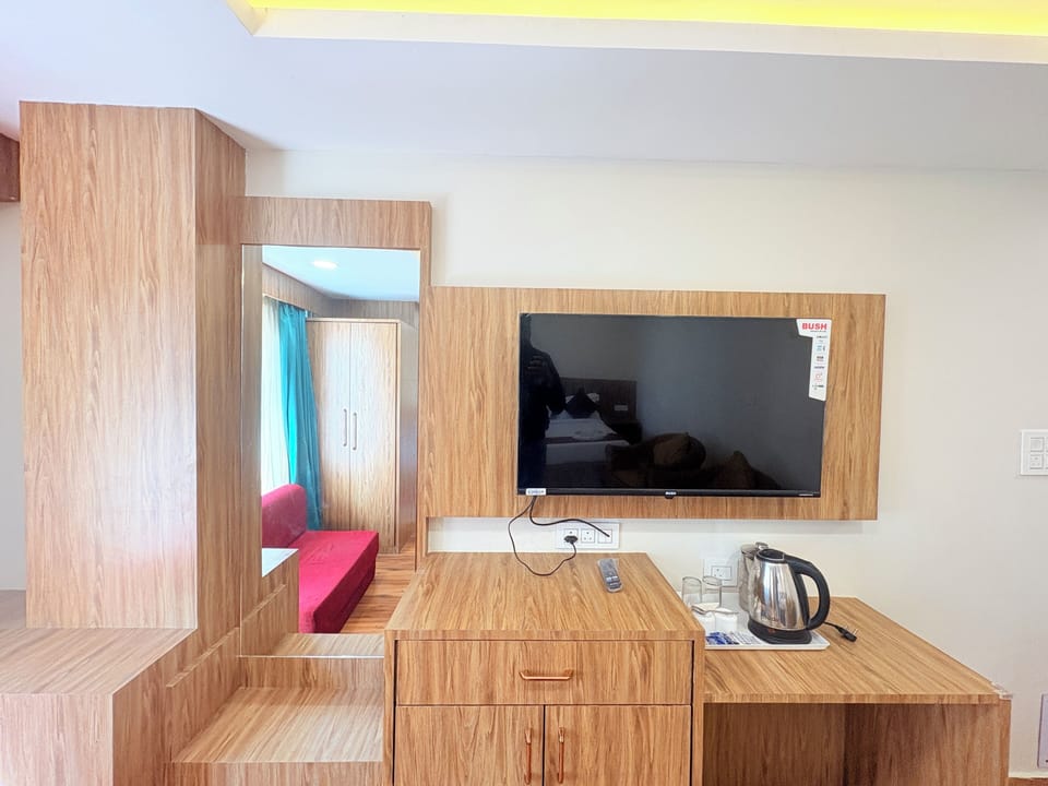 Superior Double Room, City View | Desk, free WiFi