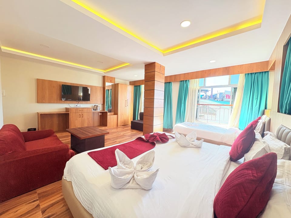 Family Room, City View | Desk, free WiFi