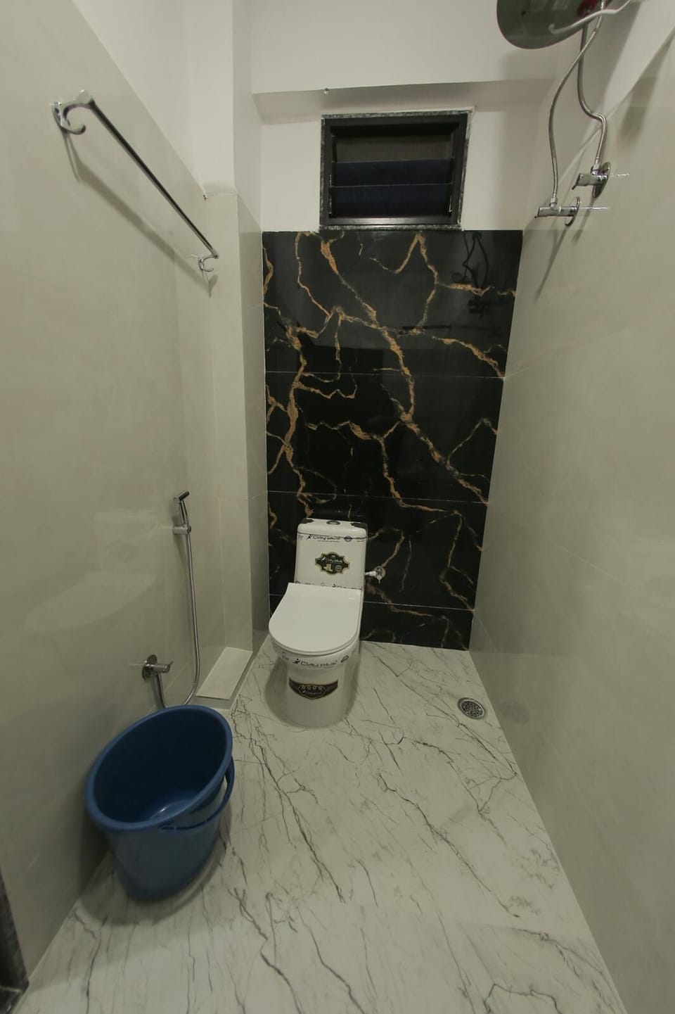 Deluxe Room | Bathroom | Shower, towels, toilet paper