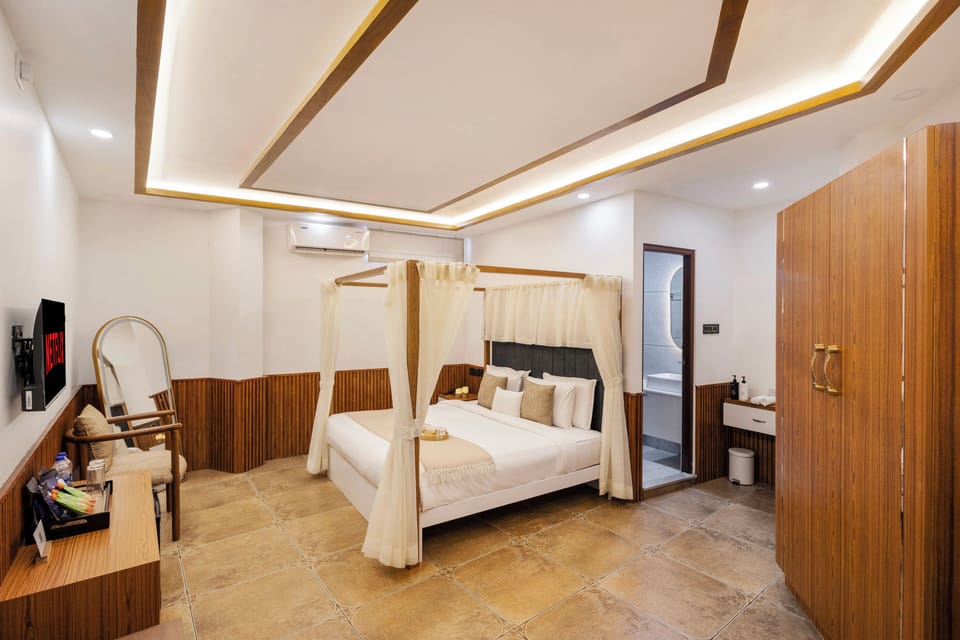 Superior Suite | Iron/ironing board, free WiFi
