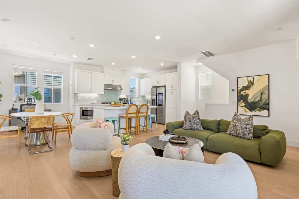 Design House, Pool Access, Garden View (4 Bedrooms) | Living area | 43-inch flat-screen TV with cable channels