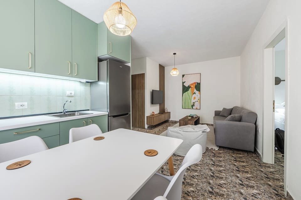 Dining area and fully-equipped kitchen