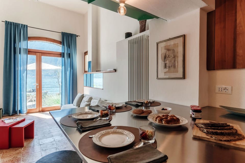 Duplex, Lake View | Dining room