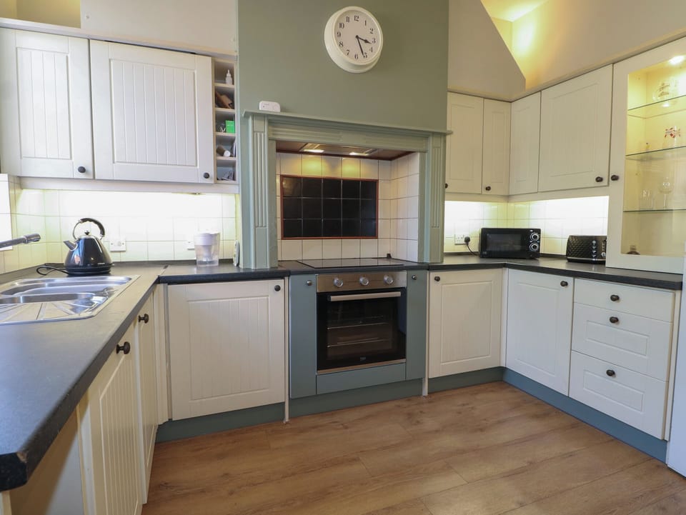 Dishwasher, cookware/dishes/utensils