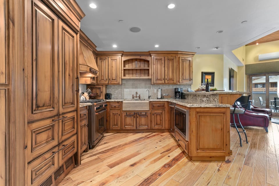 Condo, 1 Bedroom | Private kitchen | Oven, coffee/tea maker, toaster