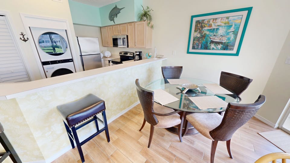 Condo, 1 Bedroom | Dining