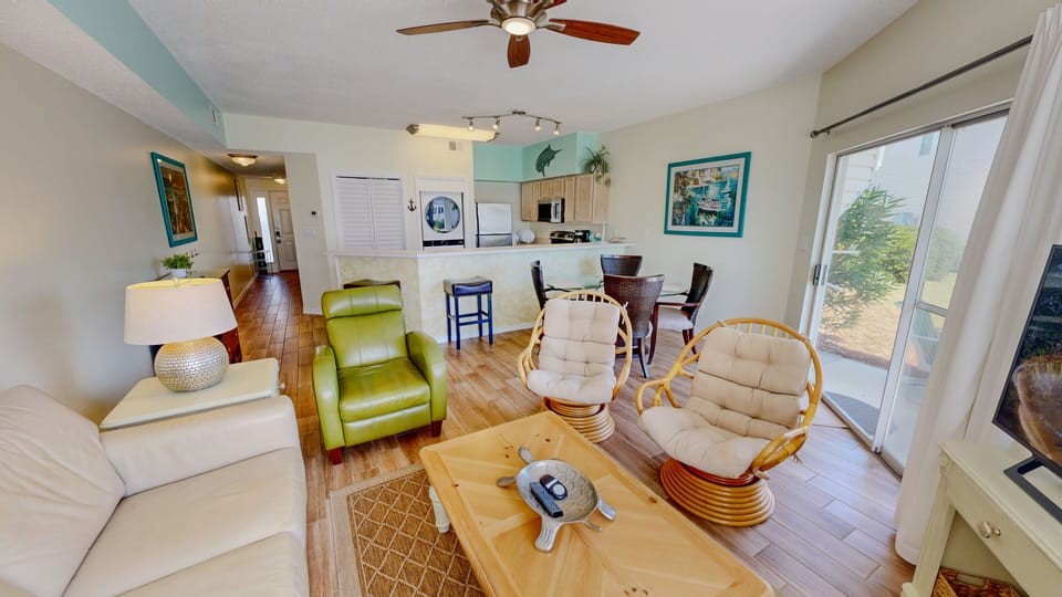 Condo, 1 Bedroom | Living area