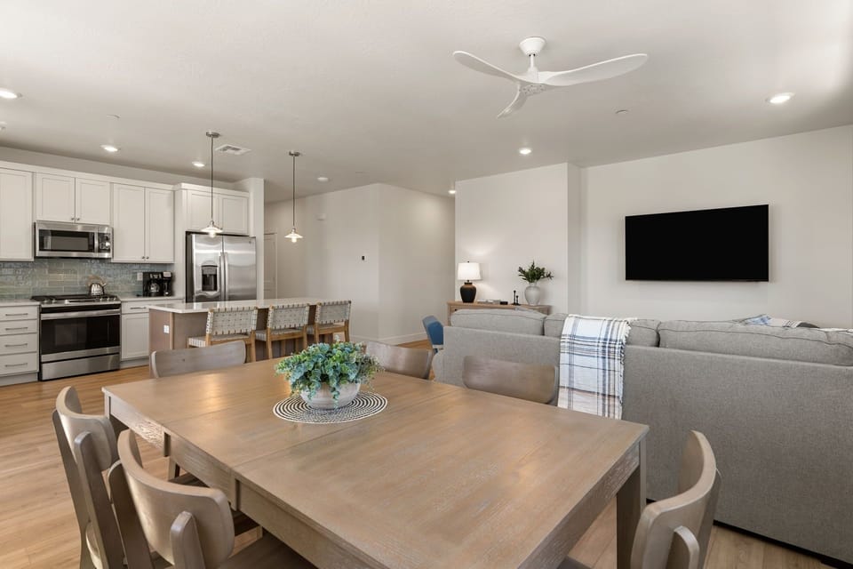Condo, 3 Bedrooms | Interior