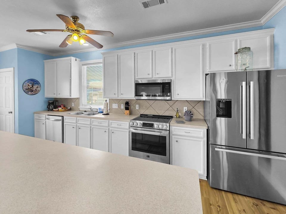 House, 3 Bedrooms | Private kitchen | Fridge, oven, coffee/tea maker, toaster