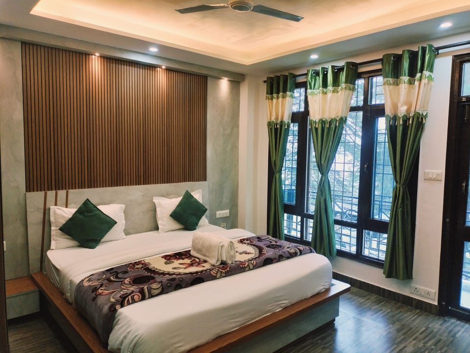 Superior Double Room, City View | Desk, free WiFi