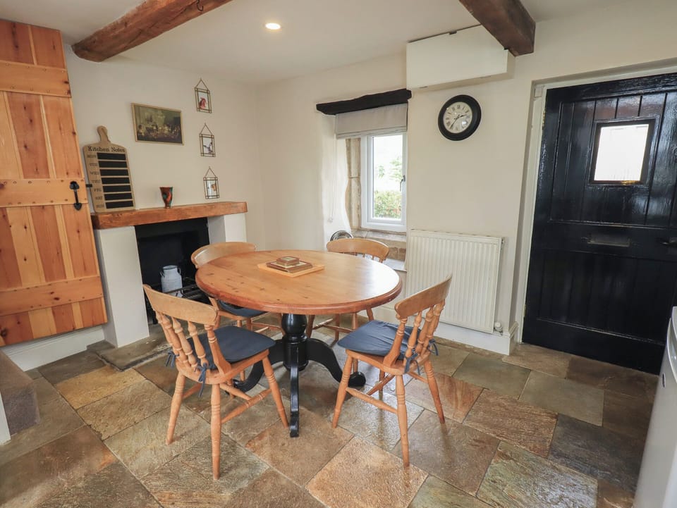 Cottage | Dining