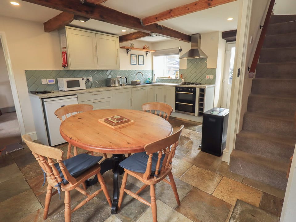 Cottage | Dining
