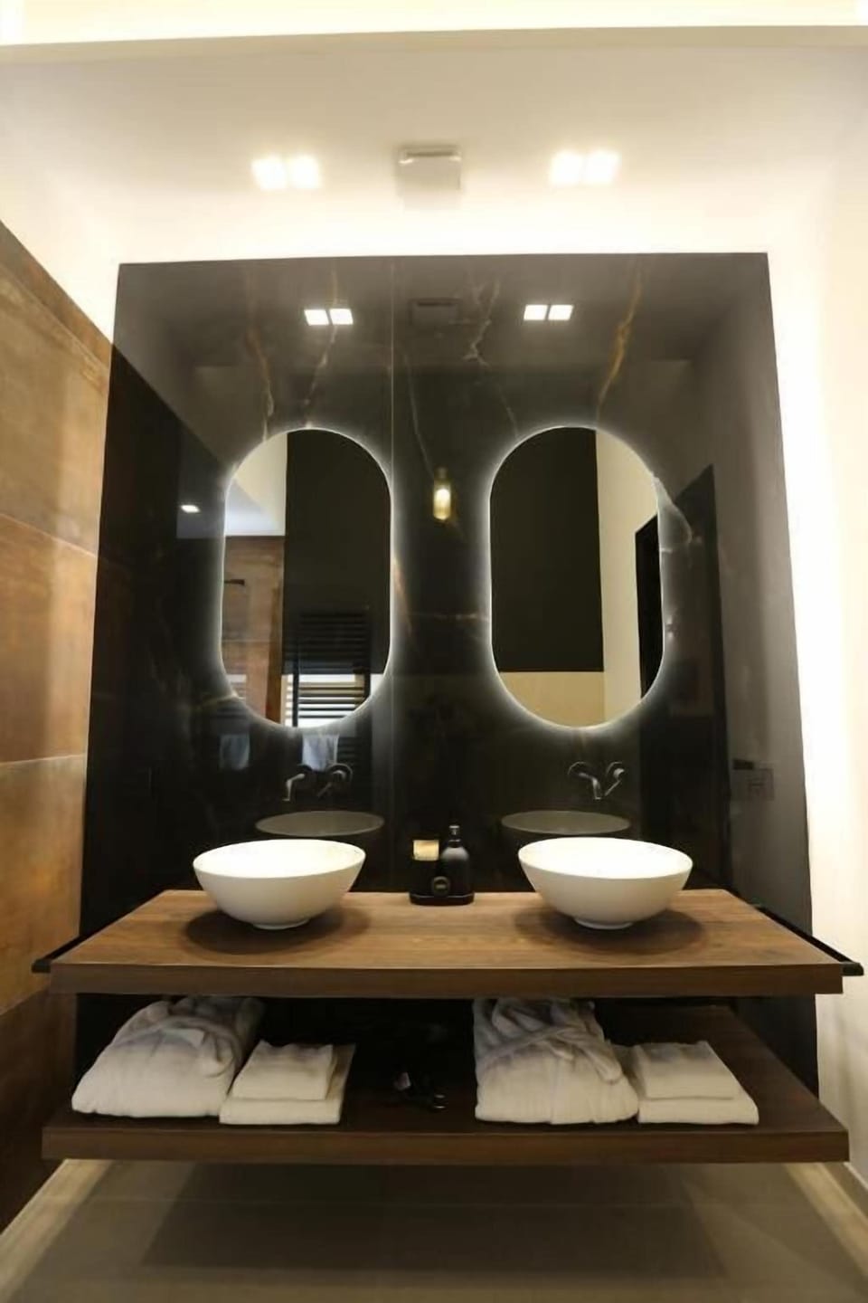Luxury Triple Room, Balcony, City View | Spa