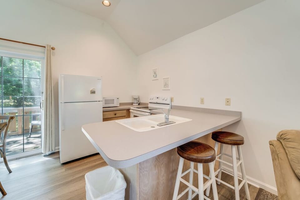 Grab a quick bite at the Breakfast Bar before hitting the Beach.