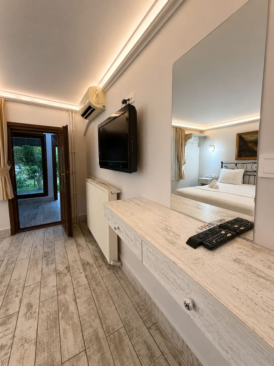 Garden View, Jacuzzi, Smoking #22A | WiFi (free), bed sheets