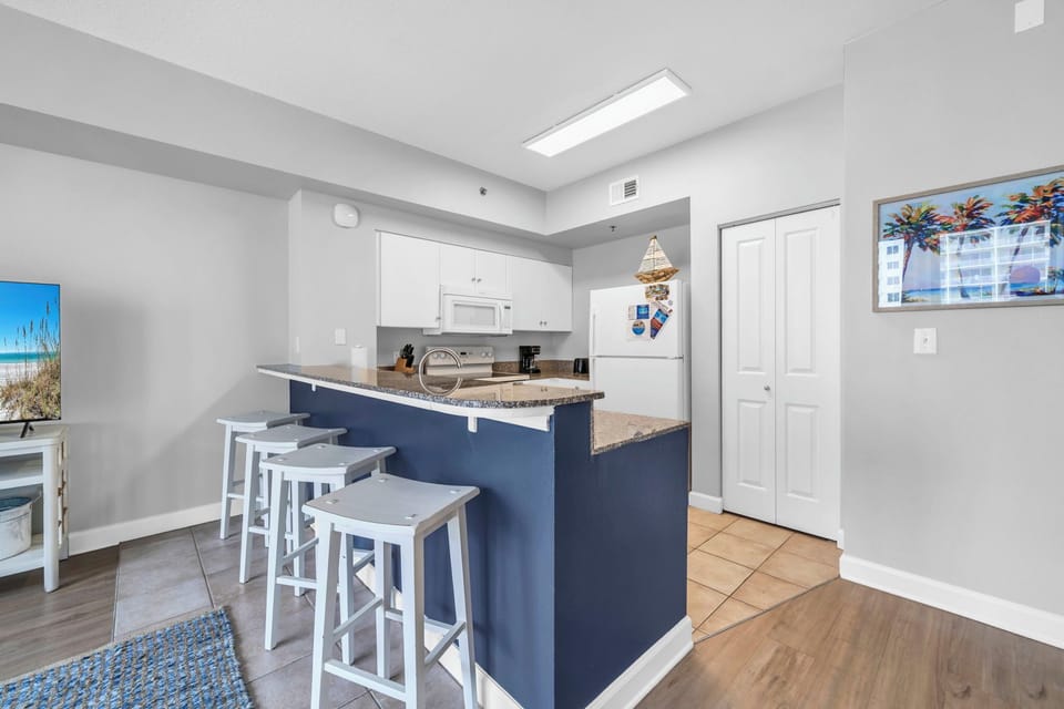Eat-in bar seating