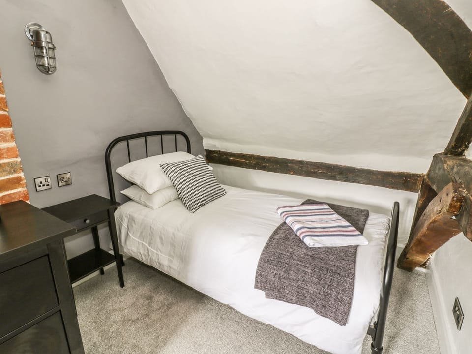 2 bedrooms, WiFi (free), individually decorated, individually furnished
