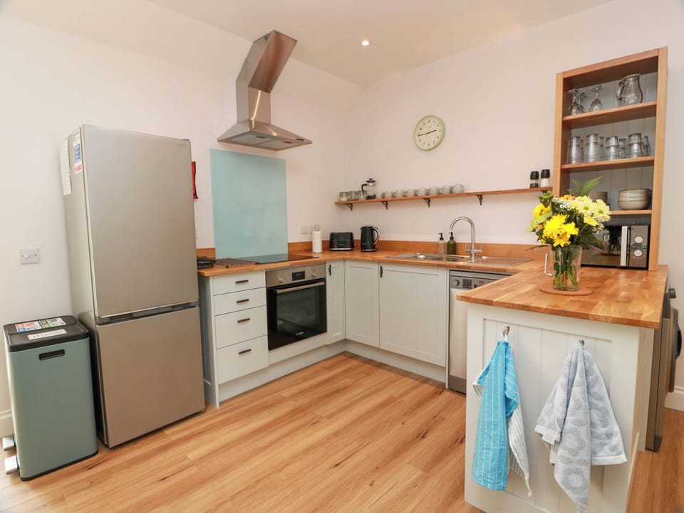 Dishwasher, cookware/dishes/utensils