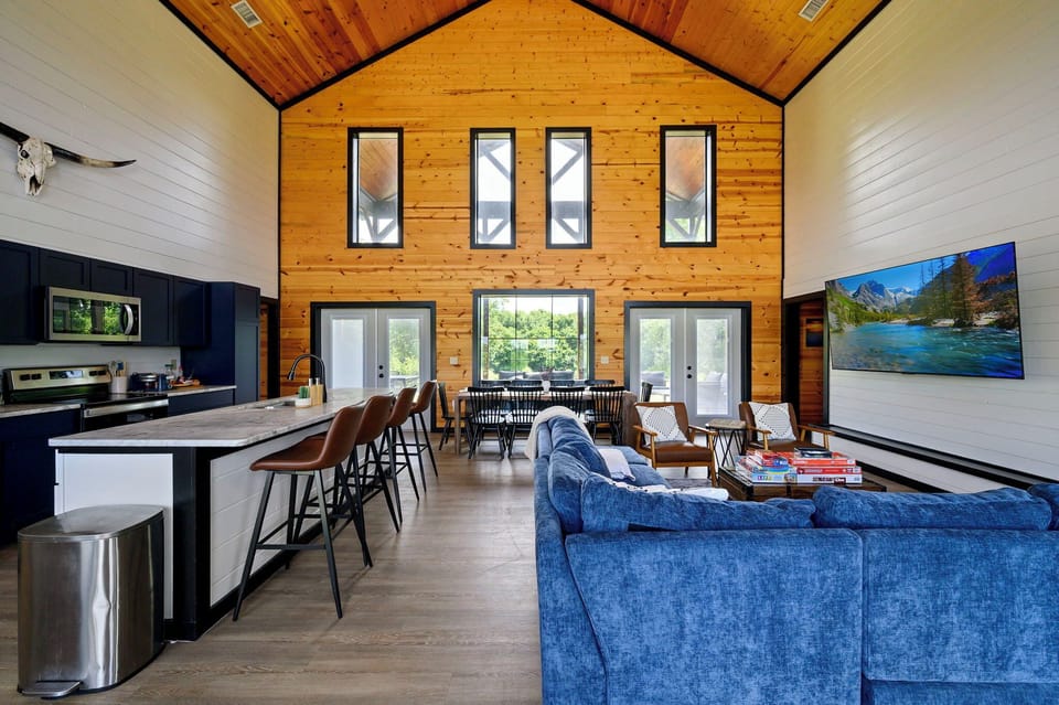 Amazing natural light comes in to fill the main living area. Perfect for a family meal, or game time! 