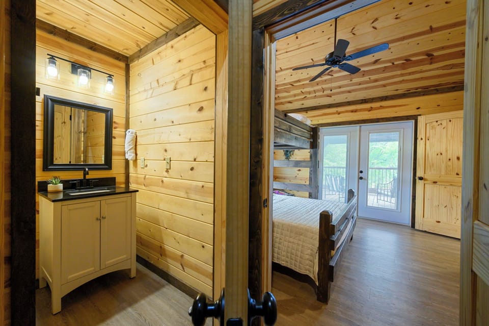 The layout of this cabin was designed for ease and comfort! 
