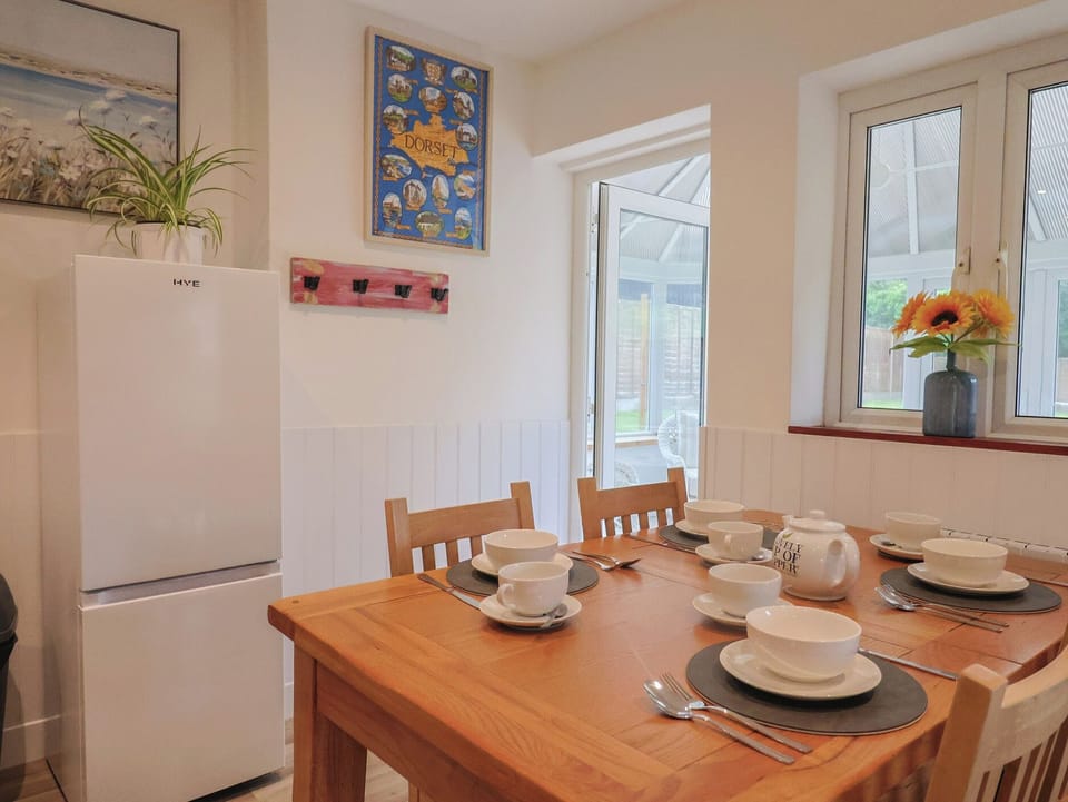 Cottage | Dining