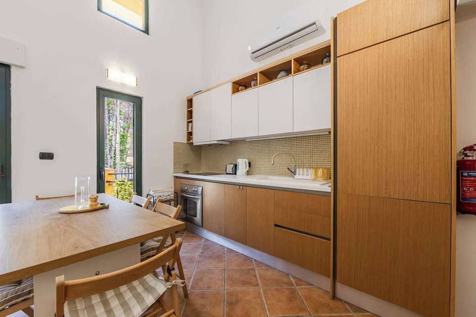 Fully-equipped kitchen
