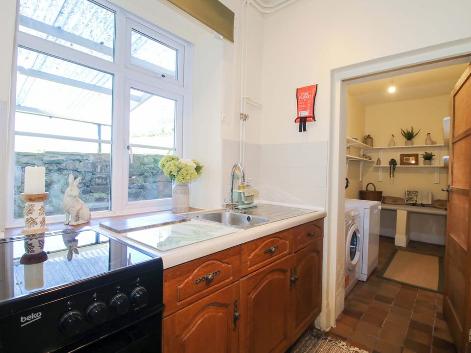 Dishwasher, cookware/dishes/utensils