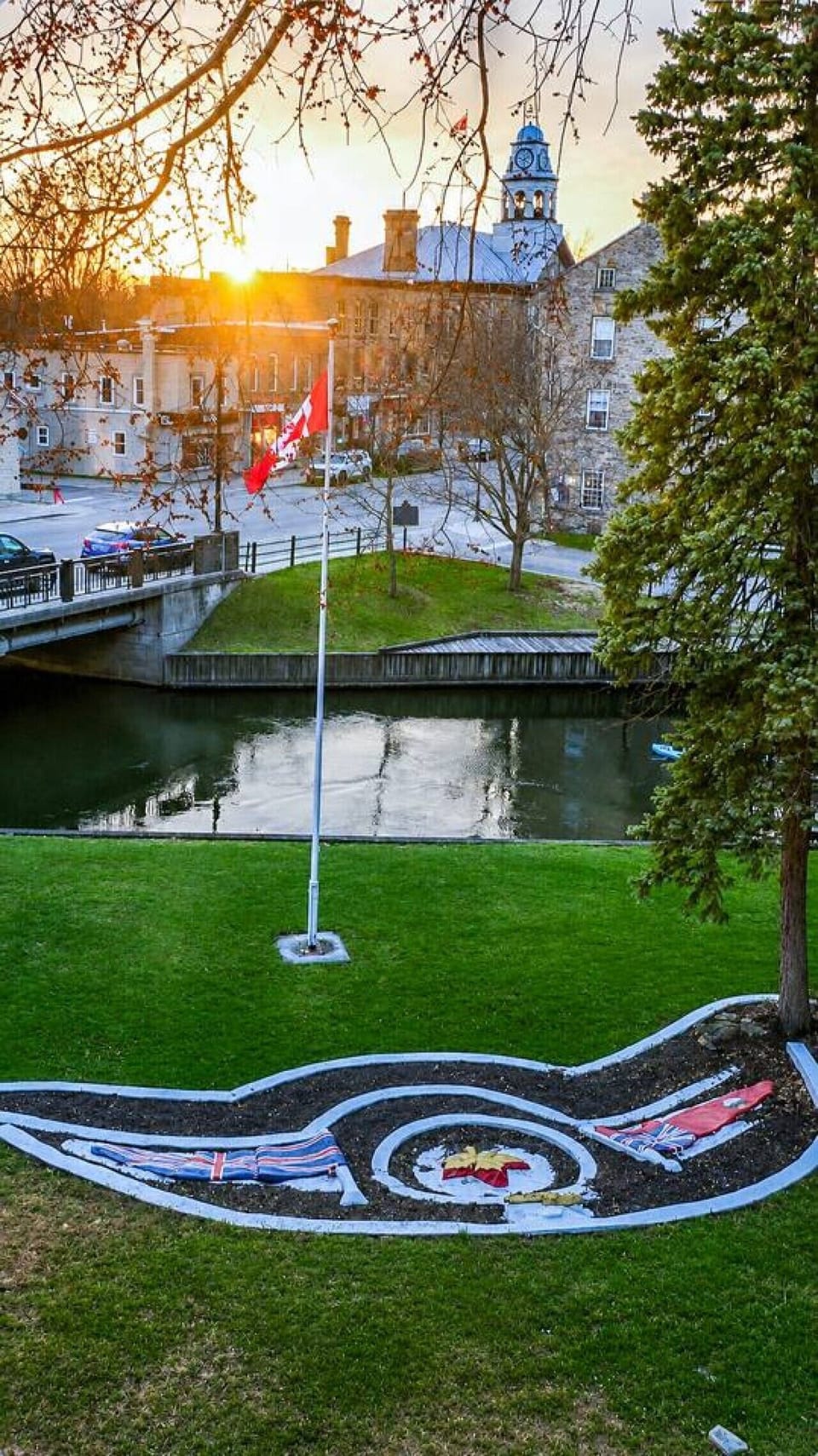 Enjoy charming views of Perth’s iconic Flag Garden right from your window, adding a touch of local beauty to your stay.