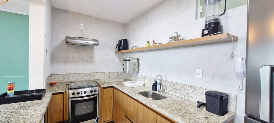 Comfort Apartment | Private kitchen | Fridge, cookware/dishes/utensils