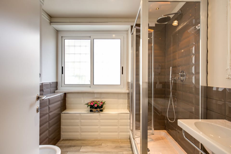 Shower, free toiletries, hair dryer, bidet