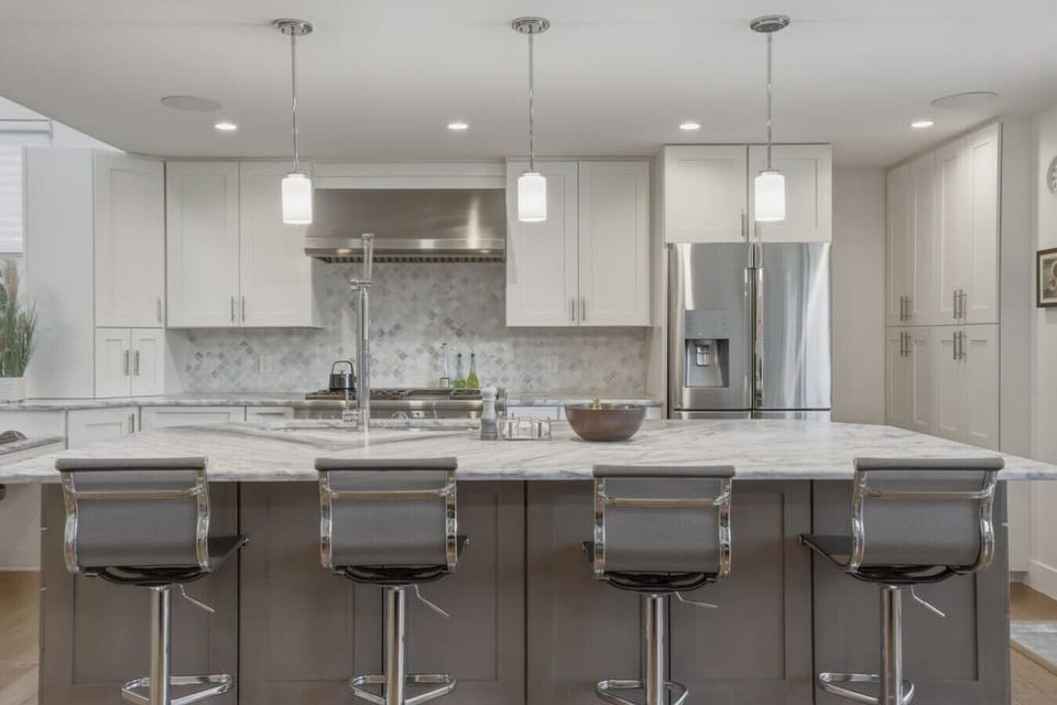 Fully equipped chef`s kitchen with high end appliances and bar seating