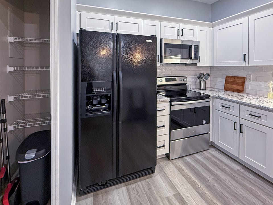 New appliances throughout the brand new kitchen